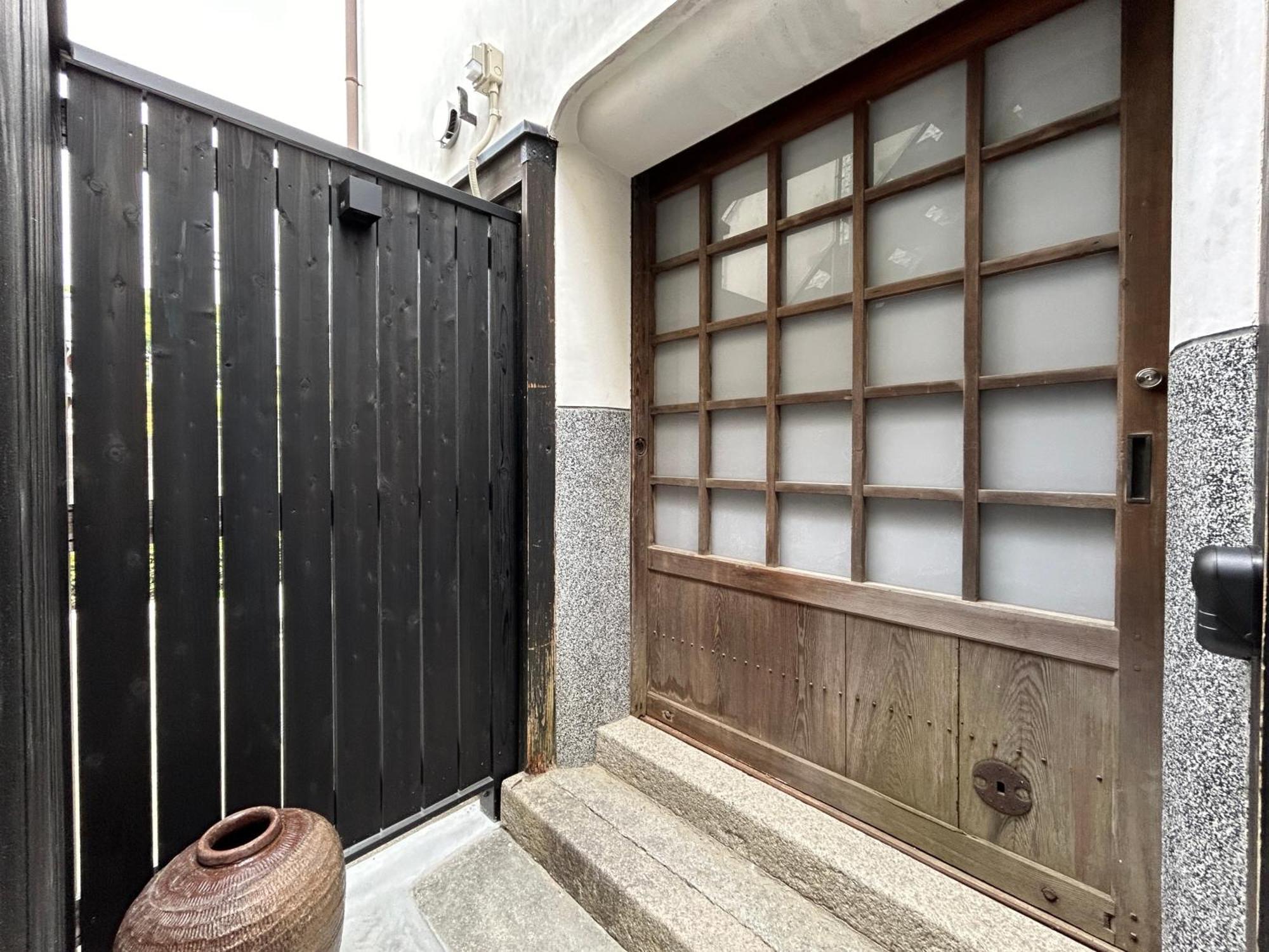 The Bath & Bed Dogo築110年の蔵をリノベした源泉掛け流しの一棟貸しの温泉宿 * Matsuyama (Ehime)